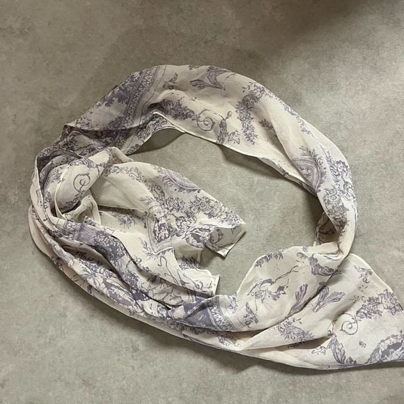 Kay Unger Long Dress. Lined. 
Matching scarf. 
V-neck. Size 10 - Picture 6 of 10